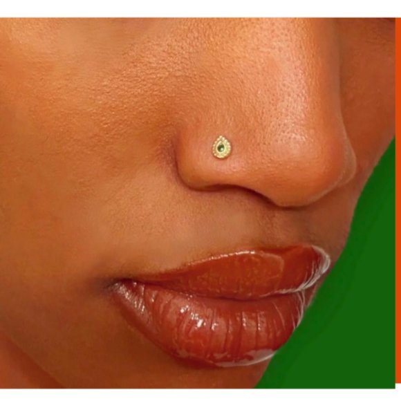 14kt Tear Drop Shaped Nosestud Made Of 14kt Gold With Red Ruby Or Green Emerald - Picture 1 of 2